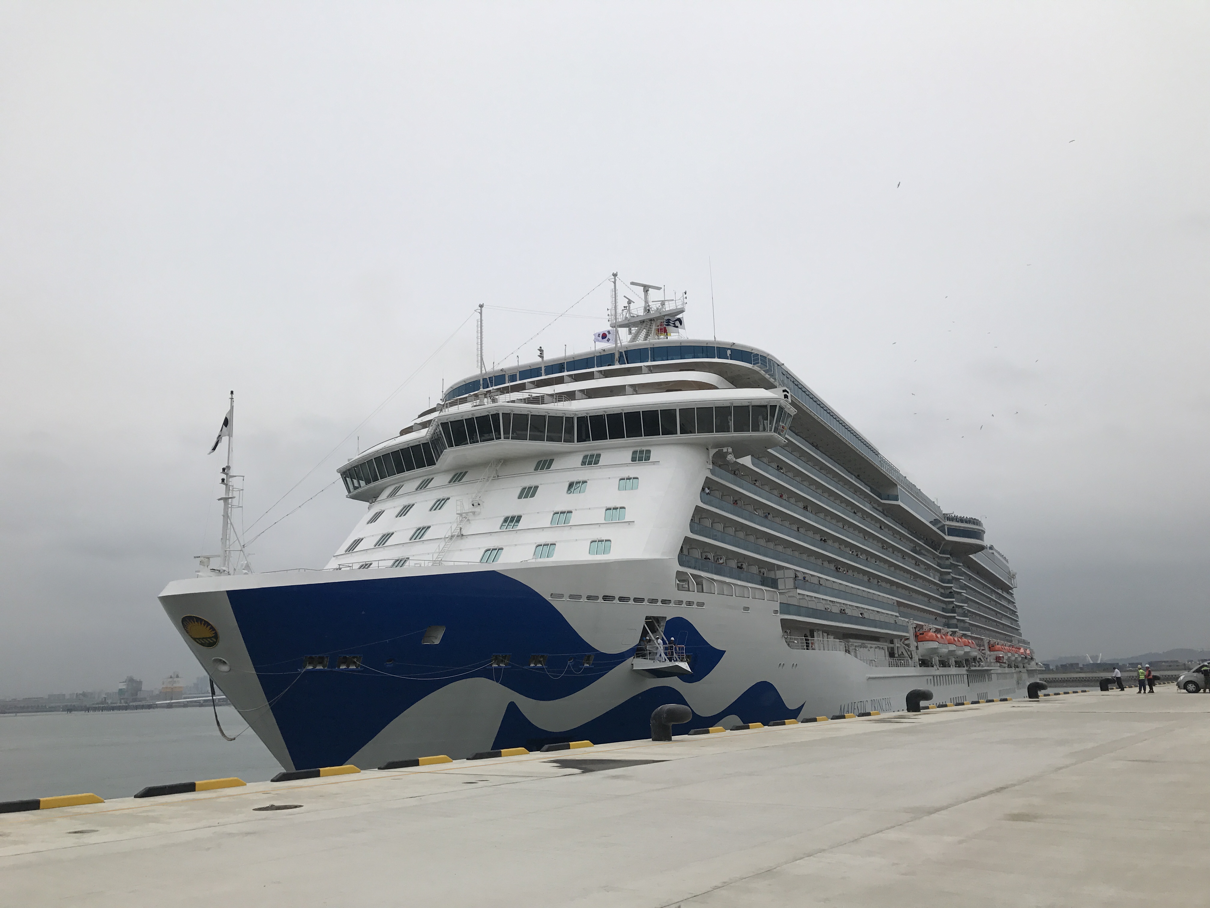 On the morning of July 7th, Princess Cruise’s Majestic Princess was docked at the Port of Incheon for the first time. 